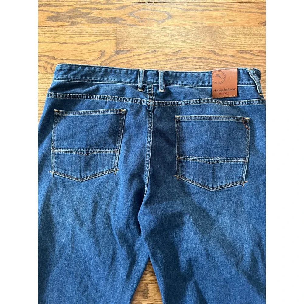 Tommy Bahama Mens Relaxed Straight Leg Jeans Medium Wash 38x32 (actual: 36x30)